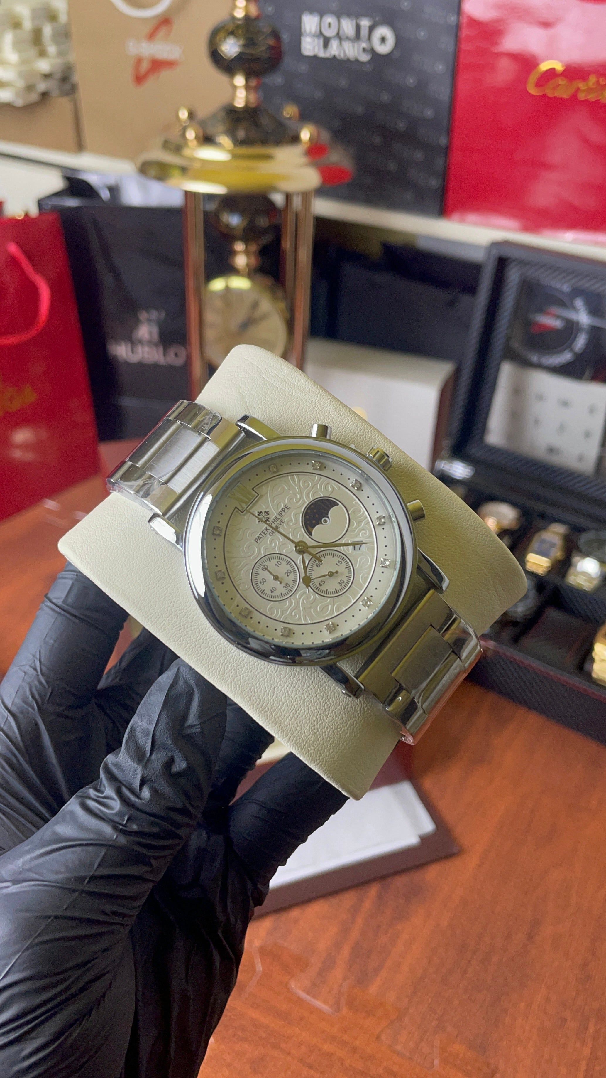 MONTRE PATEK PHILIPPE DISPONIBLE EN CUIR ET EN ACIER