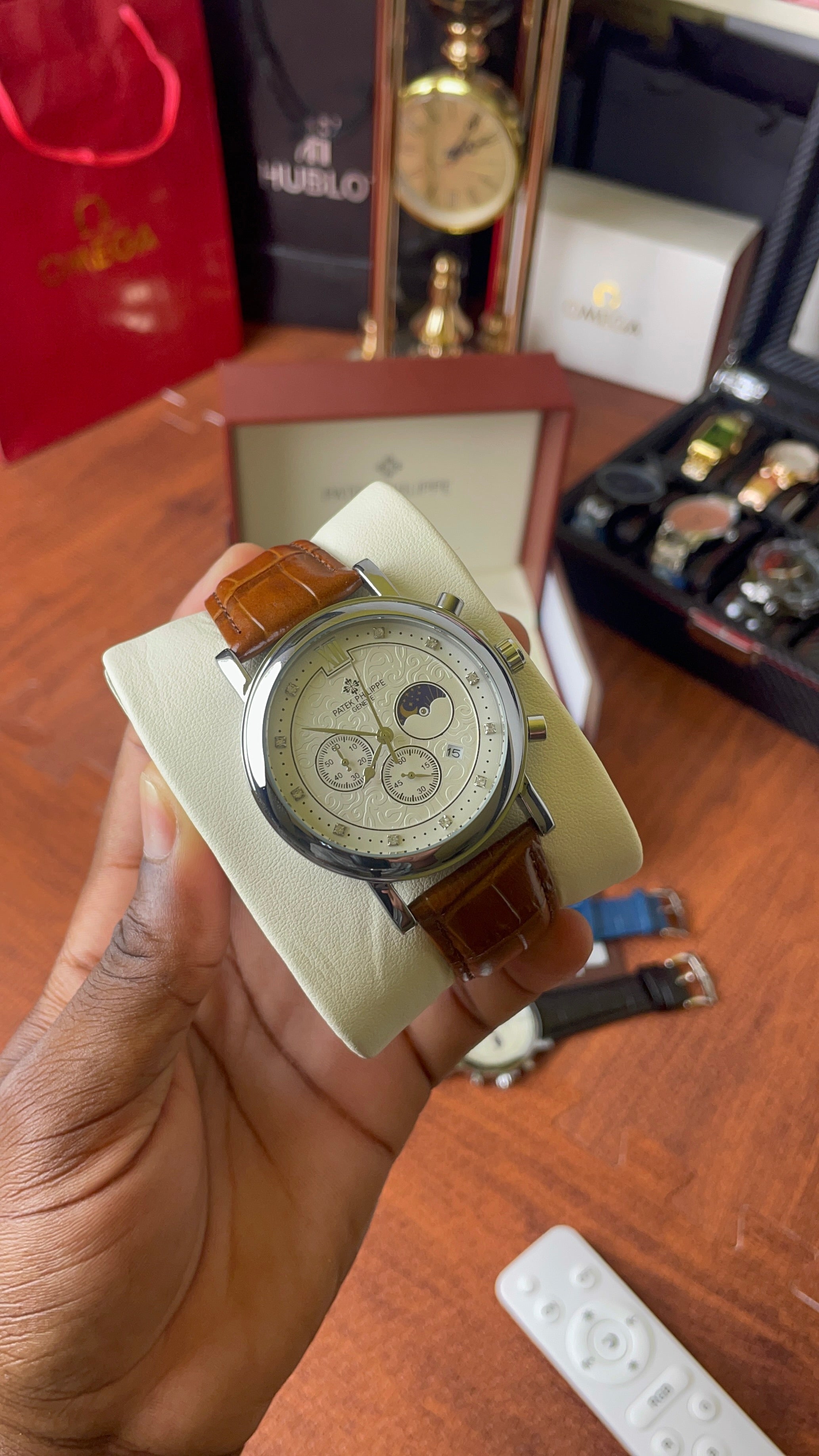 MONTRE PATEK PHILIPPE DISPONIBLE EN CUIR ET EN ACIER