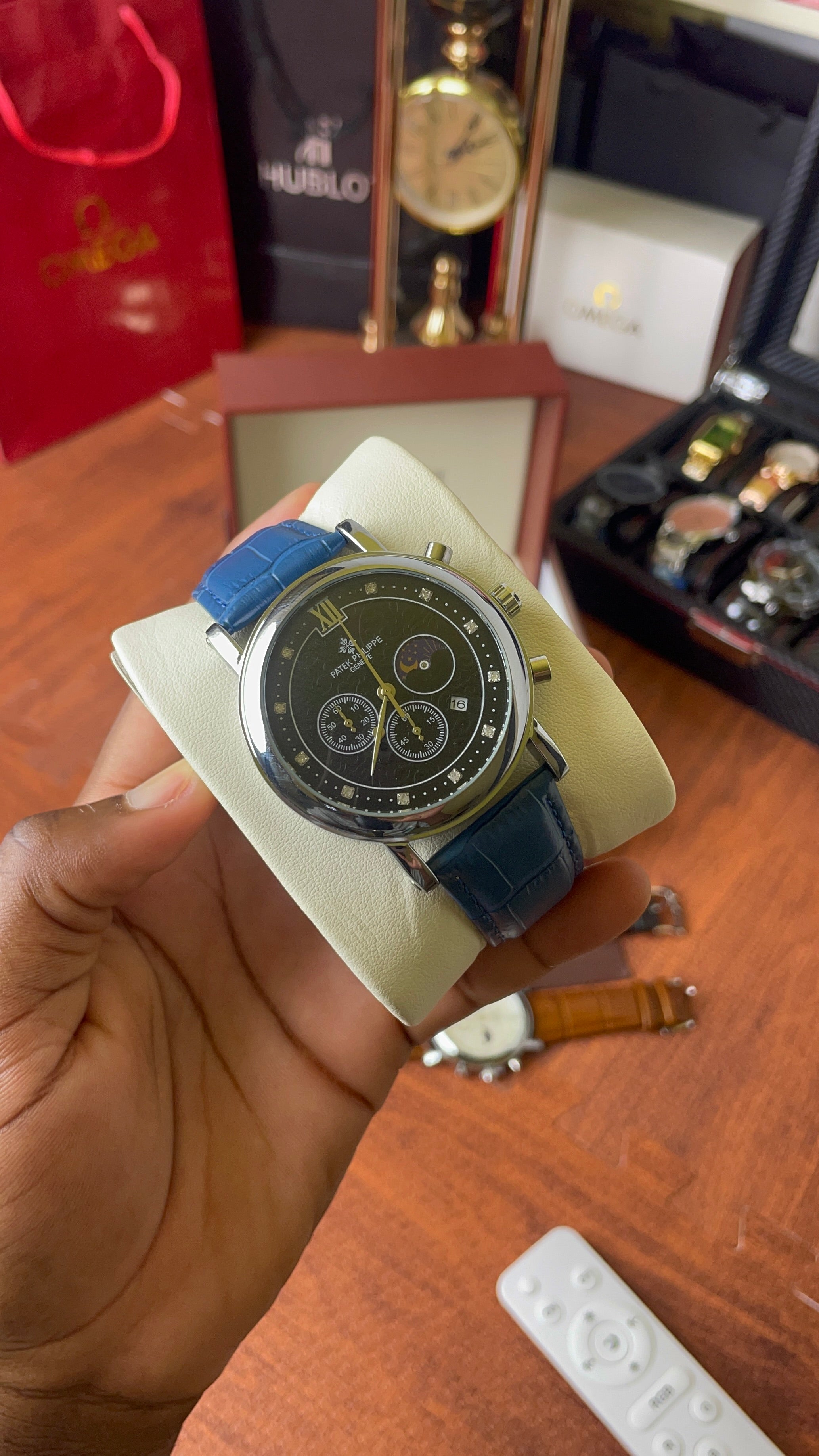 MONTRE PATEK PHILIPPE DISPONIBLE EN CUIR ET EN ACIER